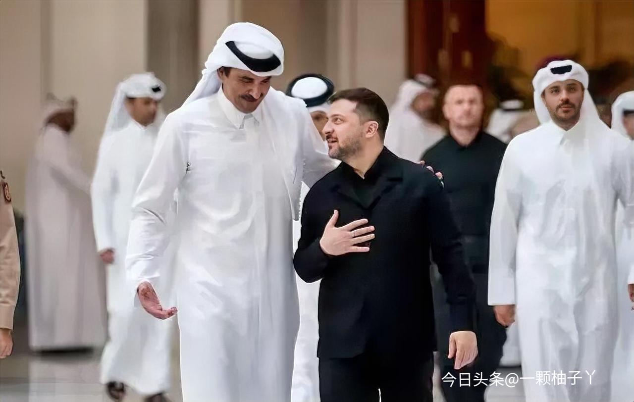 泽连斯基近期接连出访沙特、阿联酋等海湾国家，化身“军工推销员”，卖力兜售乌克兰的