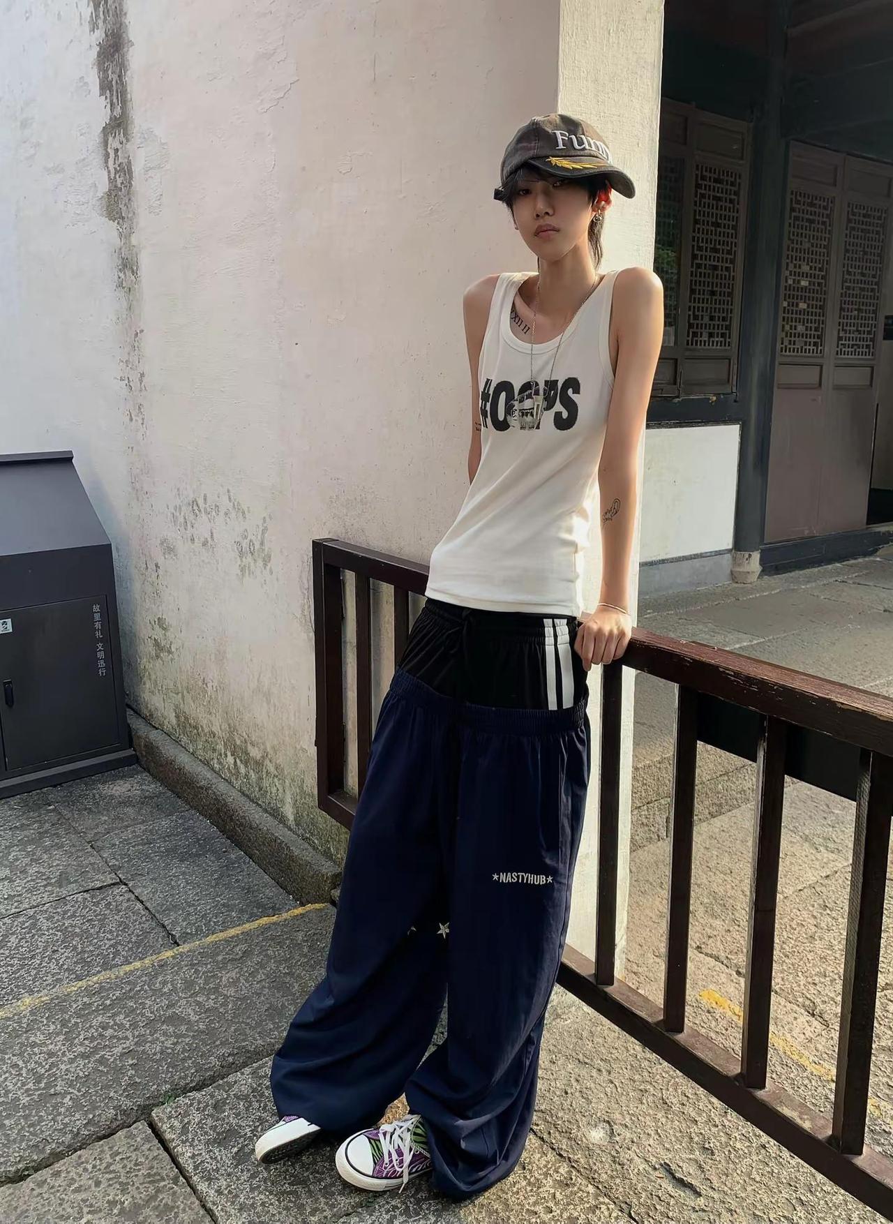 穿搭靠的是感觉。从百草园到三味书屋街头穿搭怎么拍快转发给你的好兄弟