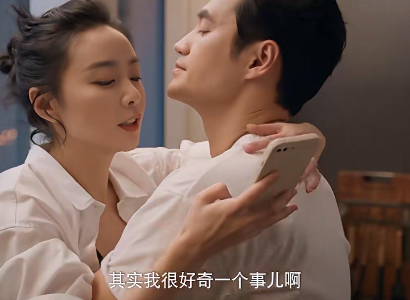 罗曼高力撒娇地问：我在你的微信里，到底备注的是什么呀？说着，就给周穆孙发了个信息