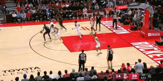 好事！阿门居然也能进三分了！
在今天NBA常规赛火箭对阵骑士的第一节比赛中，阿门