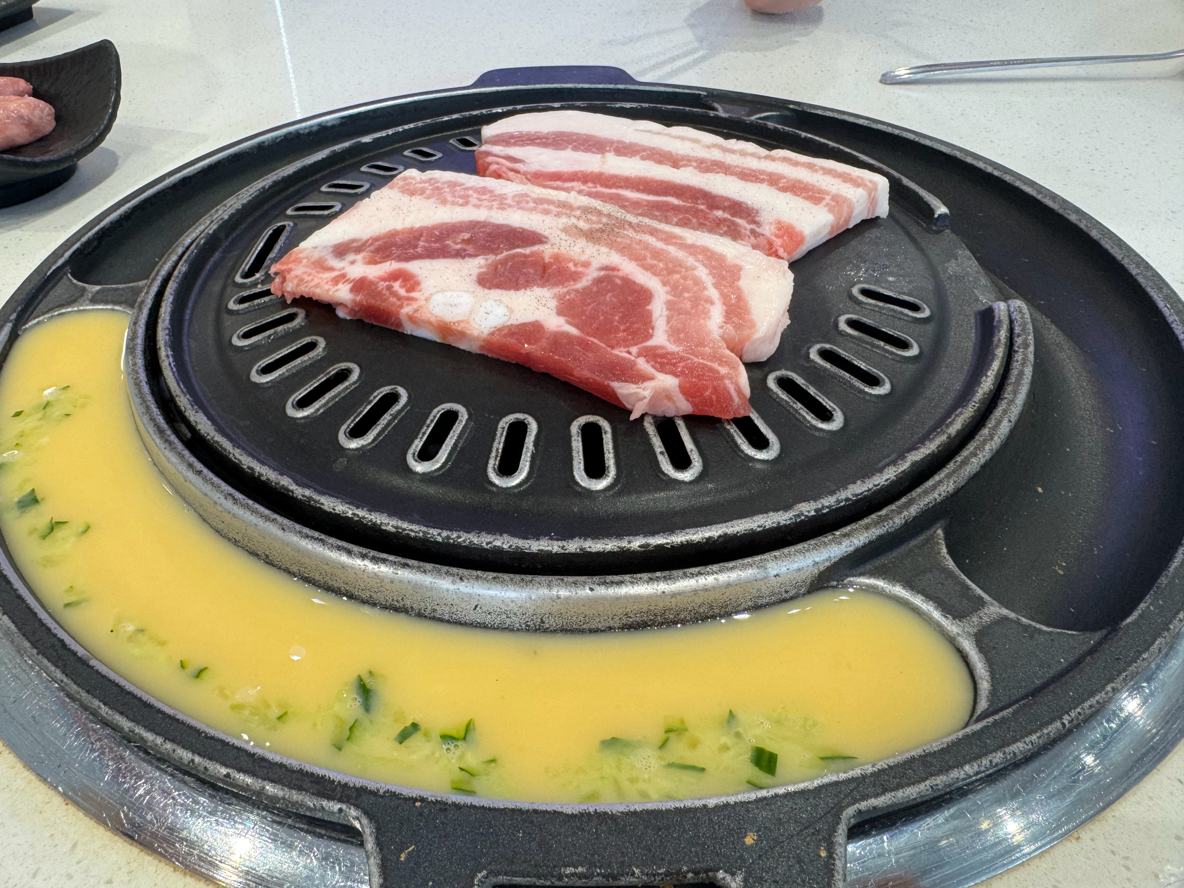 吃吃吃饭了 