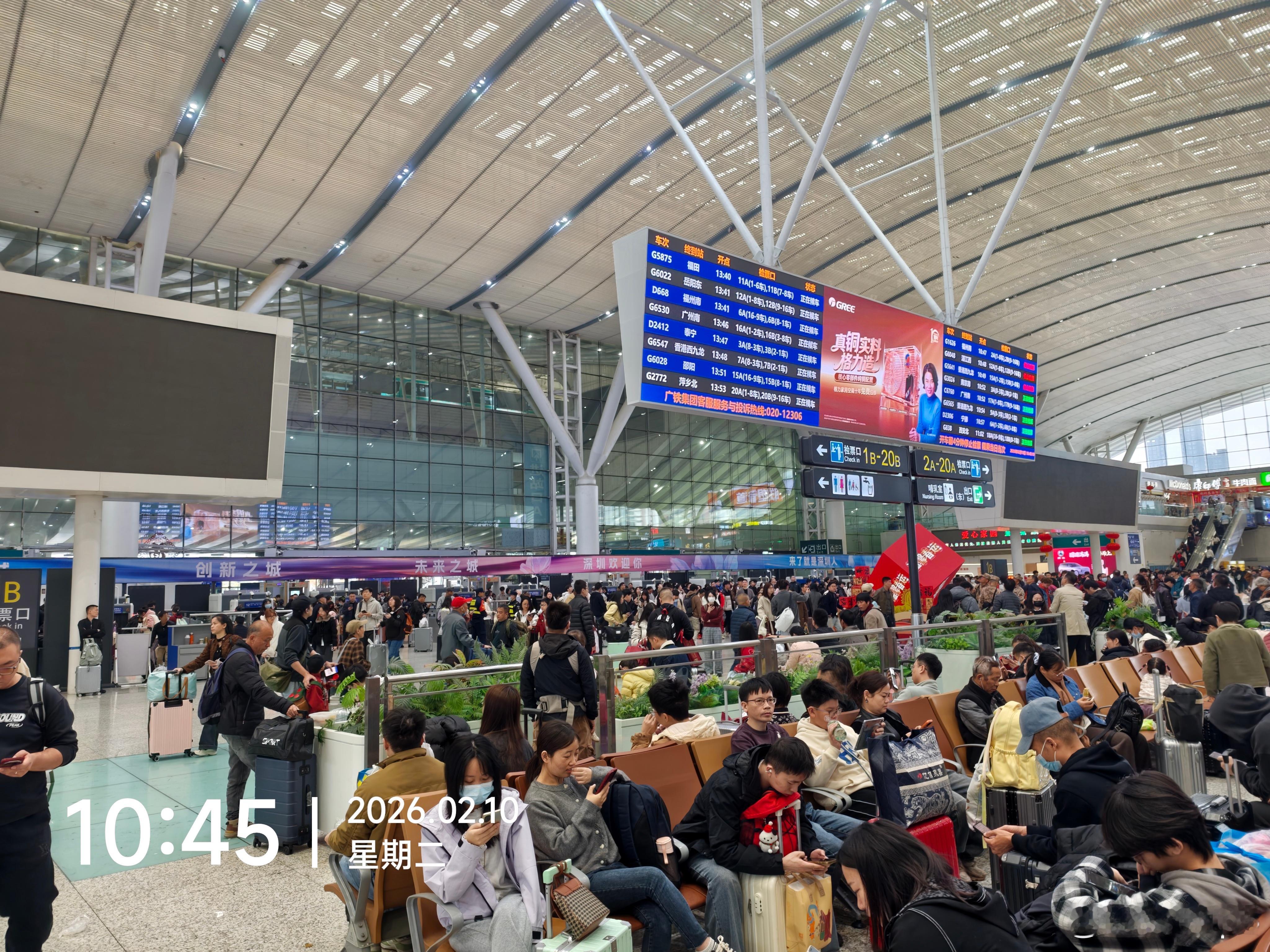 今天深圳北站的人属实太多了。 深圳·深圳北站