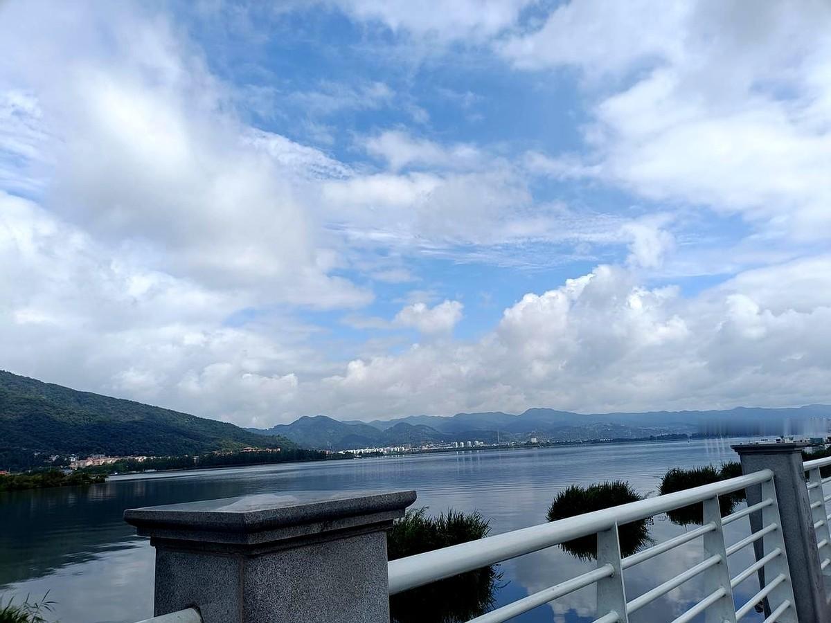 不懂球，但今年世界杯我只看佛得角。一个名不见经传的小国，却成了最大赢家。

他们