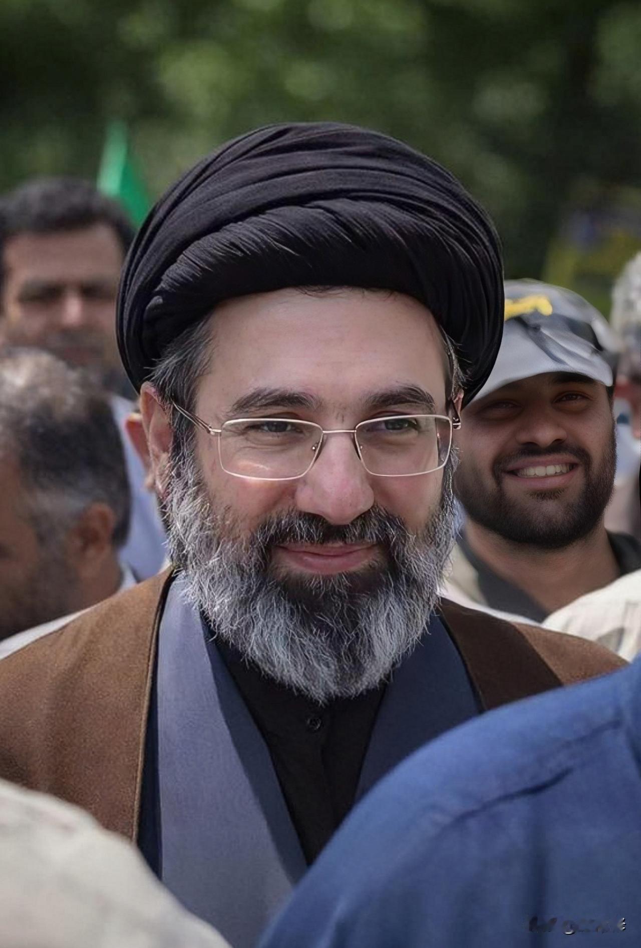 哈佛江雪勤教授曾在3年前，做过如下预测∶

1.川普会再上台
2.上台后会揍伊朗