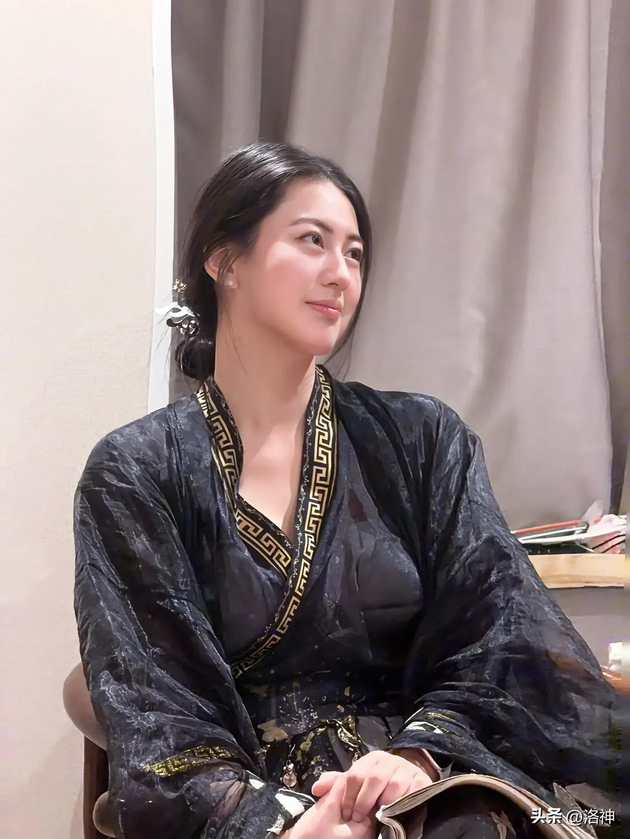 时间会磨平无数个难言的瞬间

温柔了岁月时光 对时间的回忆 早就磨平了棱角 生活