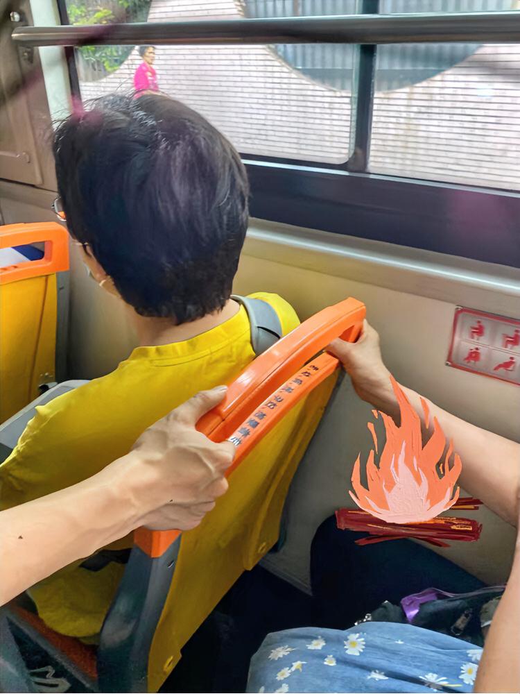 早高峰的公交挤得像罐头，人贴人连转身都难。要是看见孕妇挺着肚子站那儿，我肯定立马