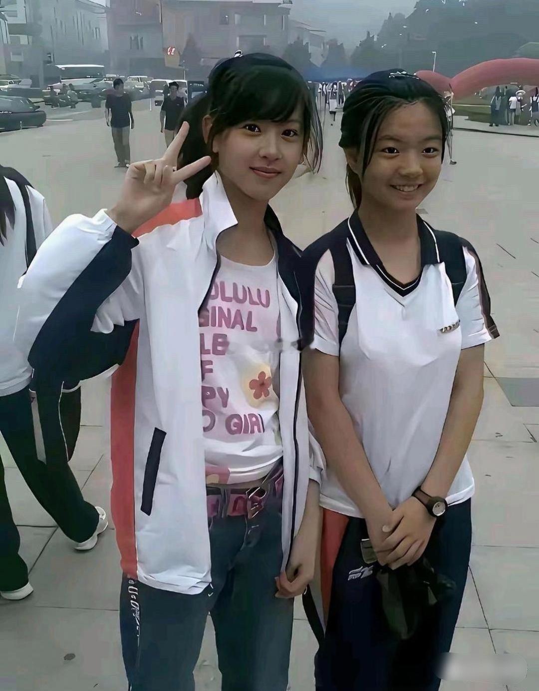 好家伙，右‎边这小女孩，这事儿够她吹一辈子了！ 