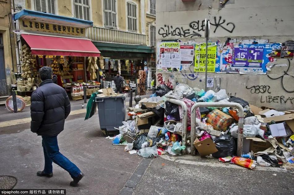 这些人写文章吐槽西方弊端究竟所图为何？
我们在自媒体上时常能看到，有些人写文章、