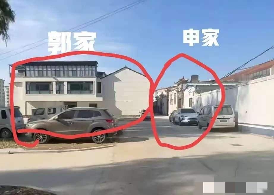 看看郭家与申家两家人房子！那么大院子狗没地方拴！大家评评理。

看图片的房子间距