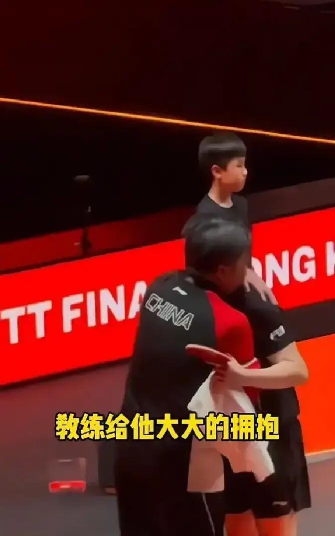 看场球，把我看出一身冷汗。
 
男单开局不利，我这手就不听使唤，疯狂切换直播间，