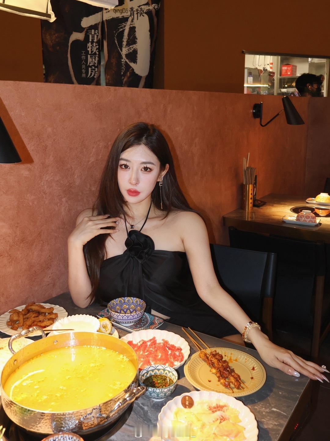 每天不管吃多少 晚上十点后准时饿 我请问呢[微笑] ​​​