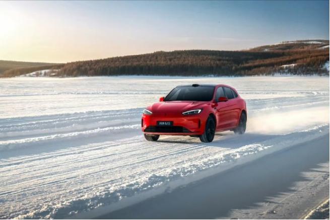 夜行返乡不焦虑！问界新M5 Ultra用实力照亮回家路
今年公司放假晚，我几乎是