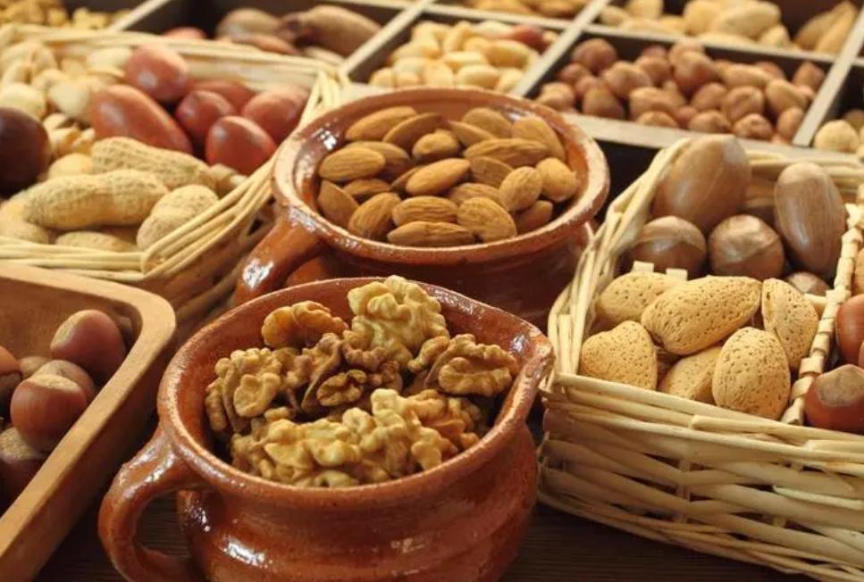 55岁女子高血压去世，医生惋惜：高血压患者少伸手四种坚果，别任性

“他们告诉我