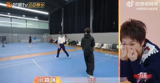 余承恩田嘉瑞逮着一个叔叔薅我家那小子 救命，余承恩和田嘉瑞这是在挑战人类社交天花