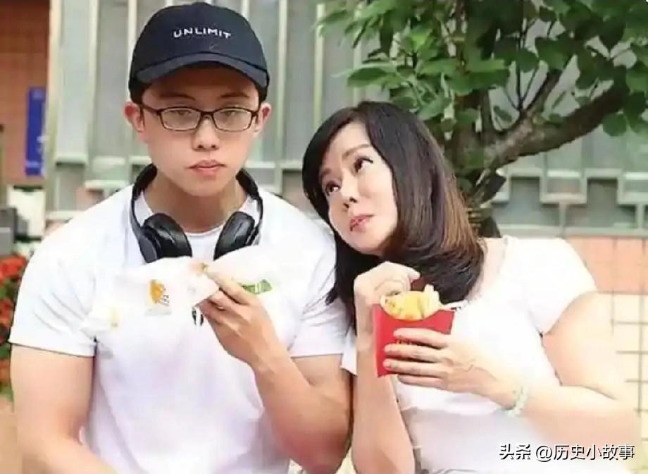 畸形的爱到底有多可怕？台湾女星狄莺，坚持母乳喂养12年，与儿子同床15年，就连儿