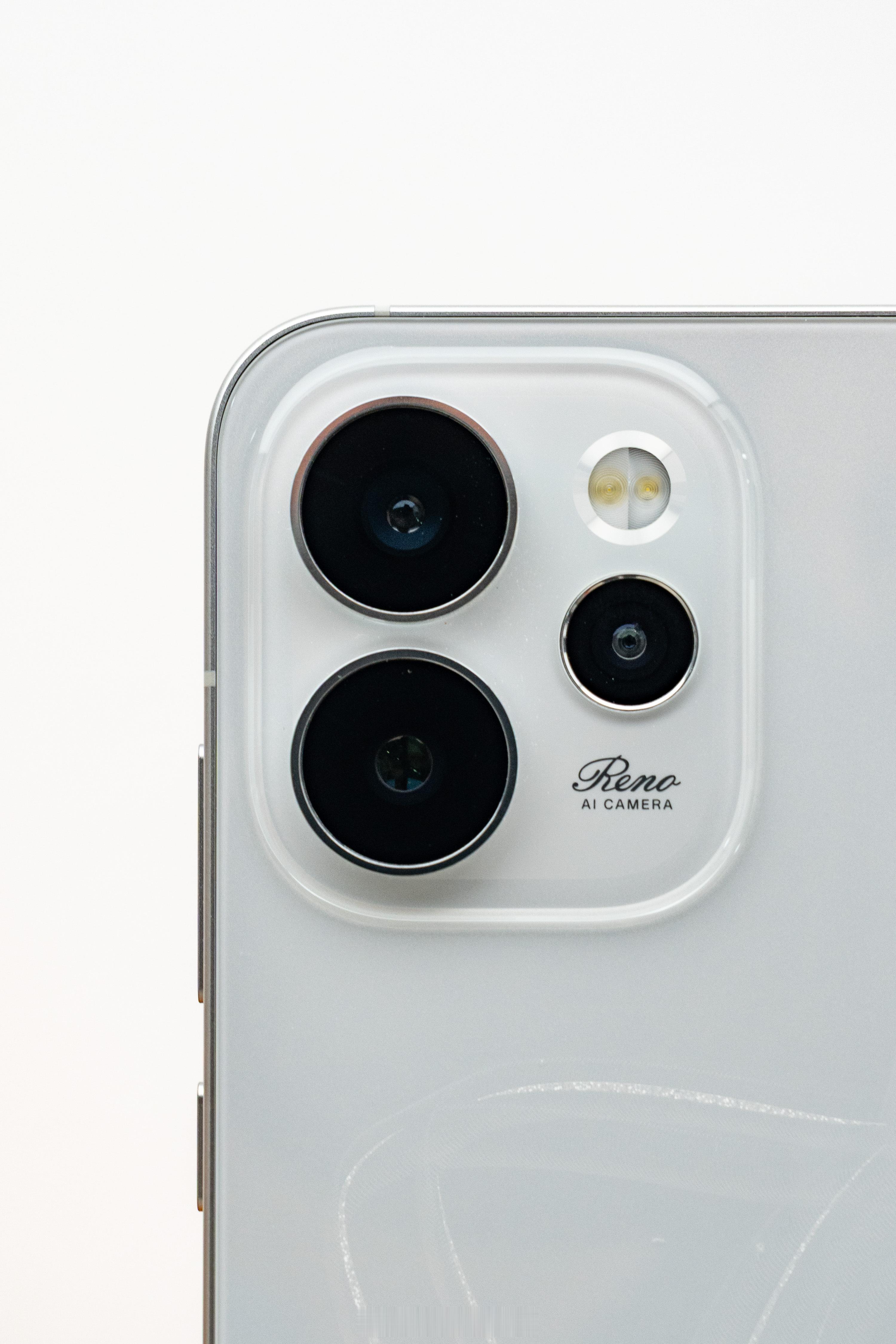 所谓精致小直屏，也可以说是「一手 Carry All」。星光蝴蝶结这个配色是真喜