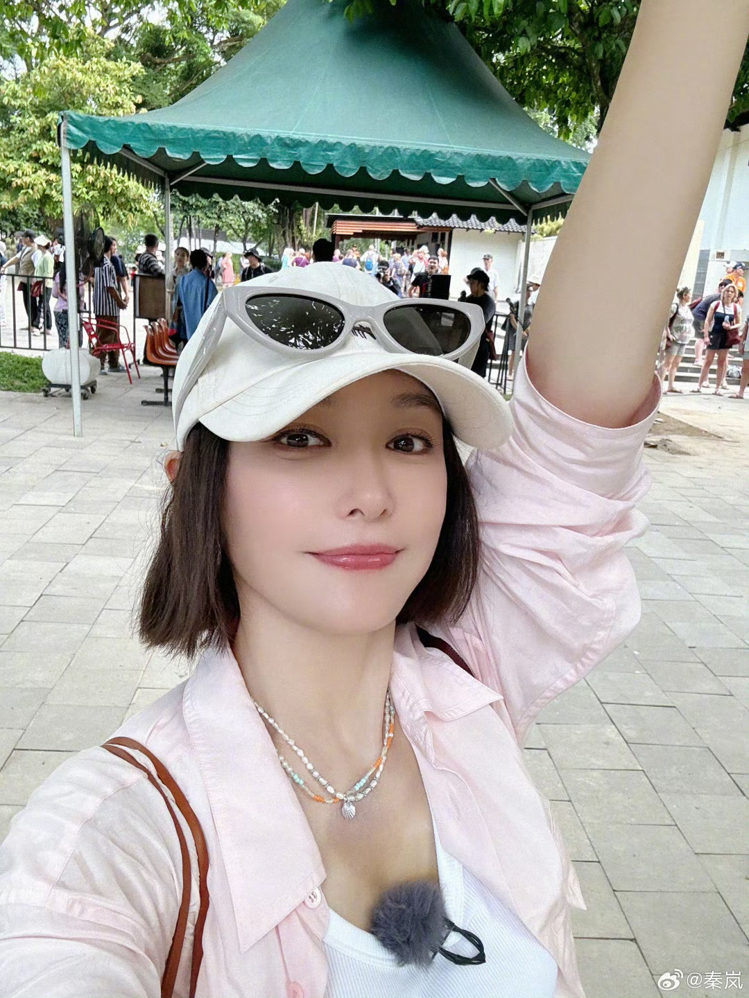 #秦岚异国他乡遇朵拉#恭喜秦岚异国他乡遇到了另一个朵拉[允悲][允悲][允悲]#