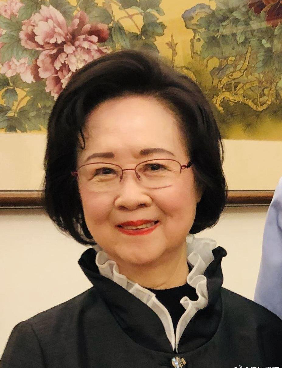 琼瑶去世  每个人的晚年都是一场腥风血雨，阿姨是活得通透之人！不愿再被尘事和病痛