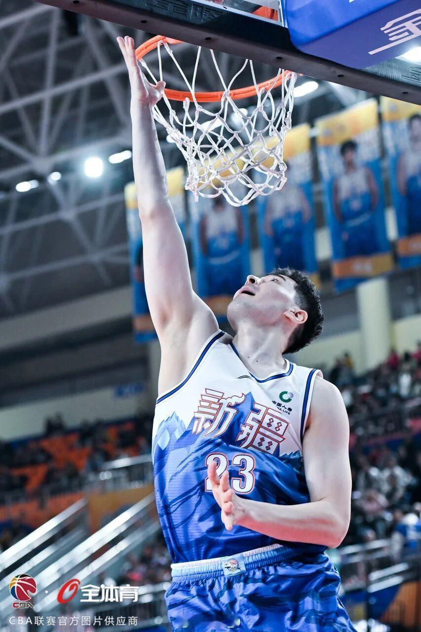 赛季新高的21分钟，阿不都沙拉木交出了17分7篮板+7正负值的表现。倾其所有的防