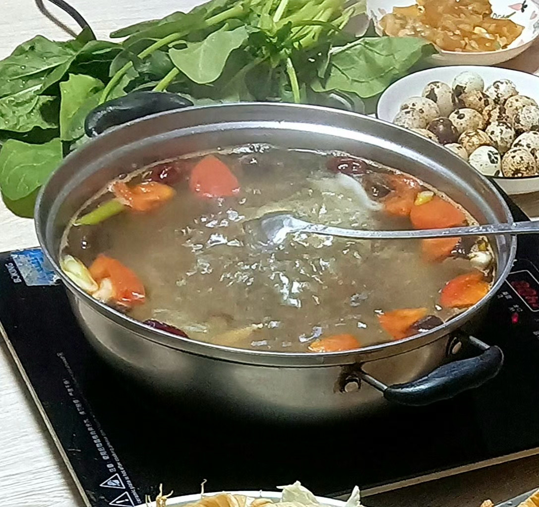下雪天送火锅食材 冬天在家吃火锅真的不要太幸福！足不出户吃到丰富的食材，洗净切好