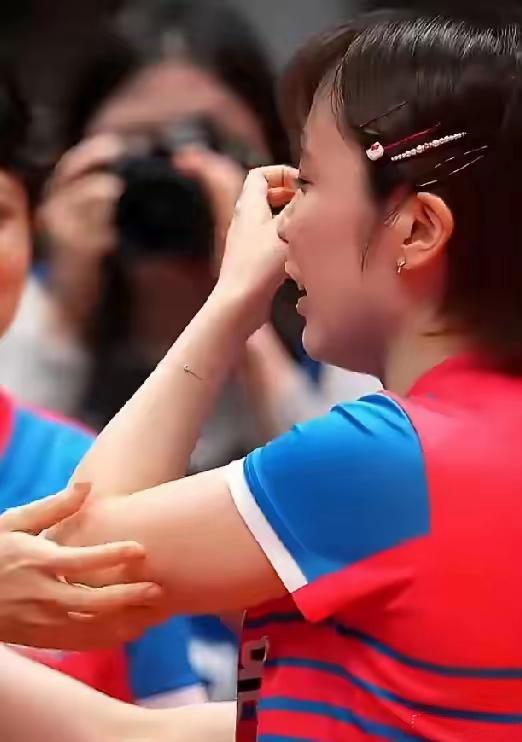 【决胜局拿下早田希娜后，平野美宇绷不住了，她还是能扛事的！】她绷不住哭，是从“罪