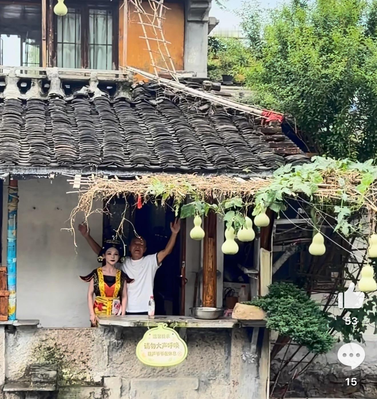 葫芦娃爷爷 流量时代的恐怖故事老爷爷无意间种出七个整齐饱满的葫芦，酷似童年动画里