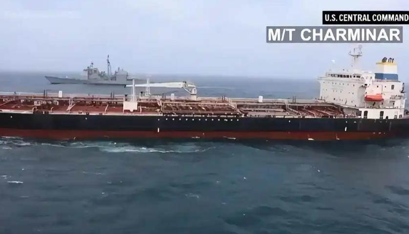 美国军机公然在阿曼湾开火，击瘫一艘7万吨级中国相关商船，全球一片沉寂，国际社会也