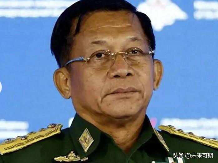 谁也没想到，阅兵都结束了，外国政要们一个接一个离场。缅甸那个穿着军装的代总统却还