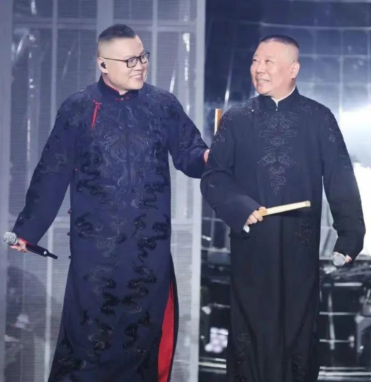 【#岳云鹏非要唱演唱会北京开唱#，#黄晓明和陈梦为岳云鹏助阵#】7月26日，岳云