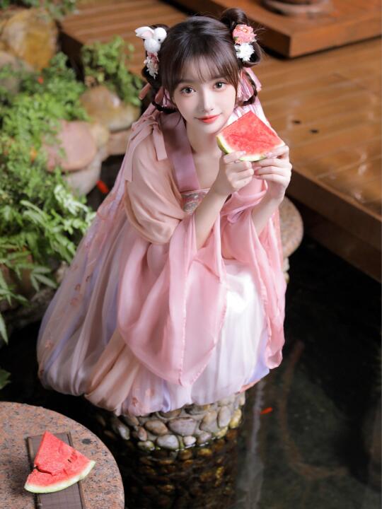 谁说拍汉服就不能小清新🍉