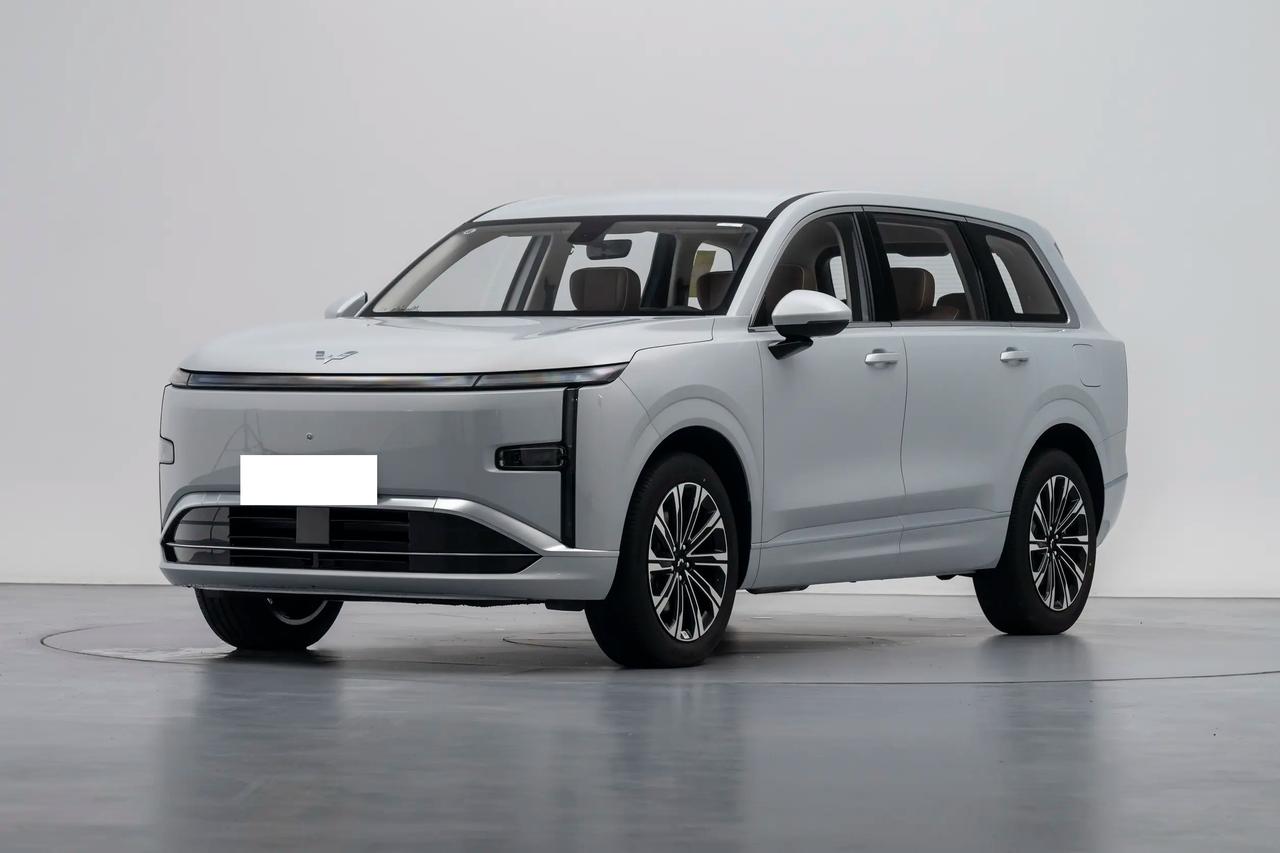 🚗 老款星光S面对的可能是宋PLUS、海狮06这类五座SUV，大家主要比价格、
