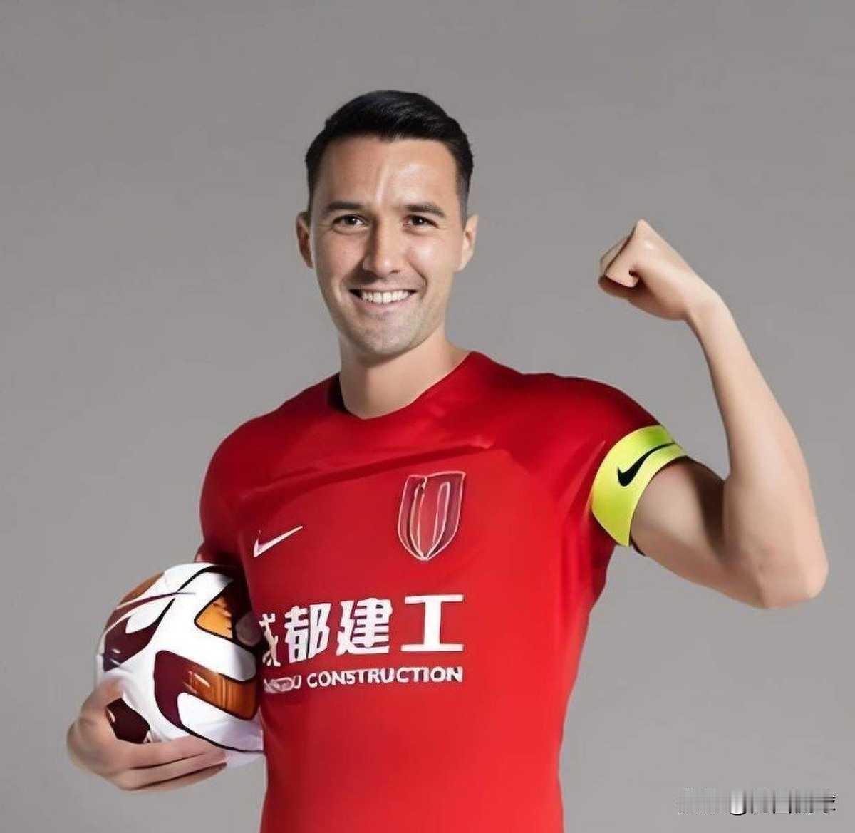 蓉城球迷这口气，现在憋在嗓子眼了吧。
周定洋要走了，队长，中场的发动机。徐正源教