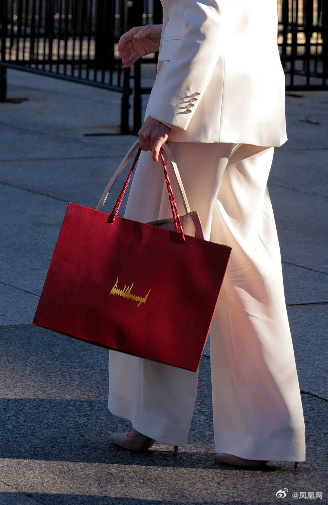 特朗普回应被赠诺奖奖章 国际局势 特朗普本人回应得很低调。会面前一天（1 月 1