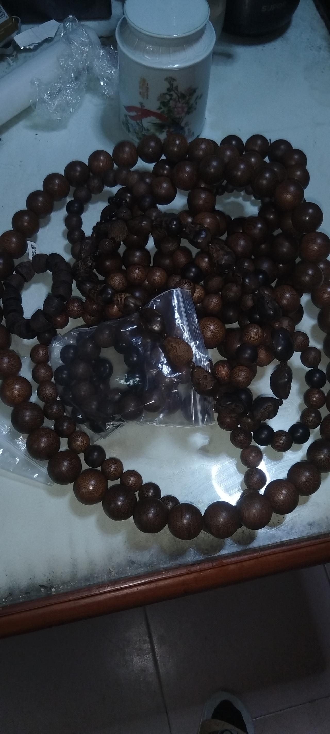现在是沉香店倒闭的高锋期，我就检漏了印尼，越南白奇楠沉香，都是沉水的呵！花了不到