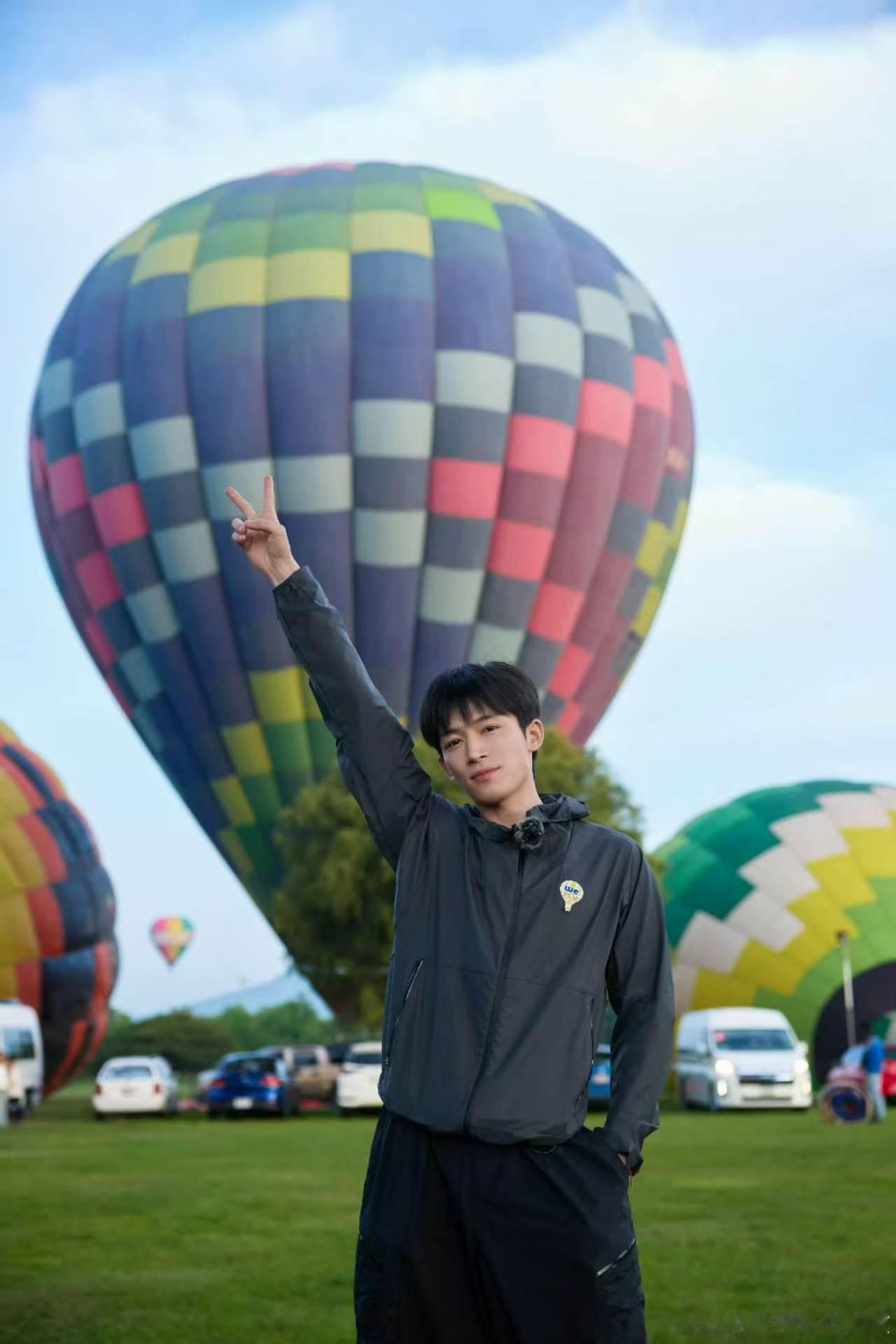 王星越演我突然被点名反应这段片段太有代入感，突如其来的点名，手足无措的小表情，没