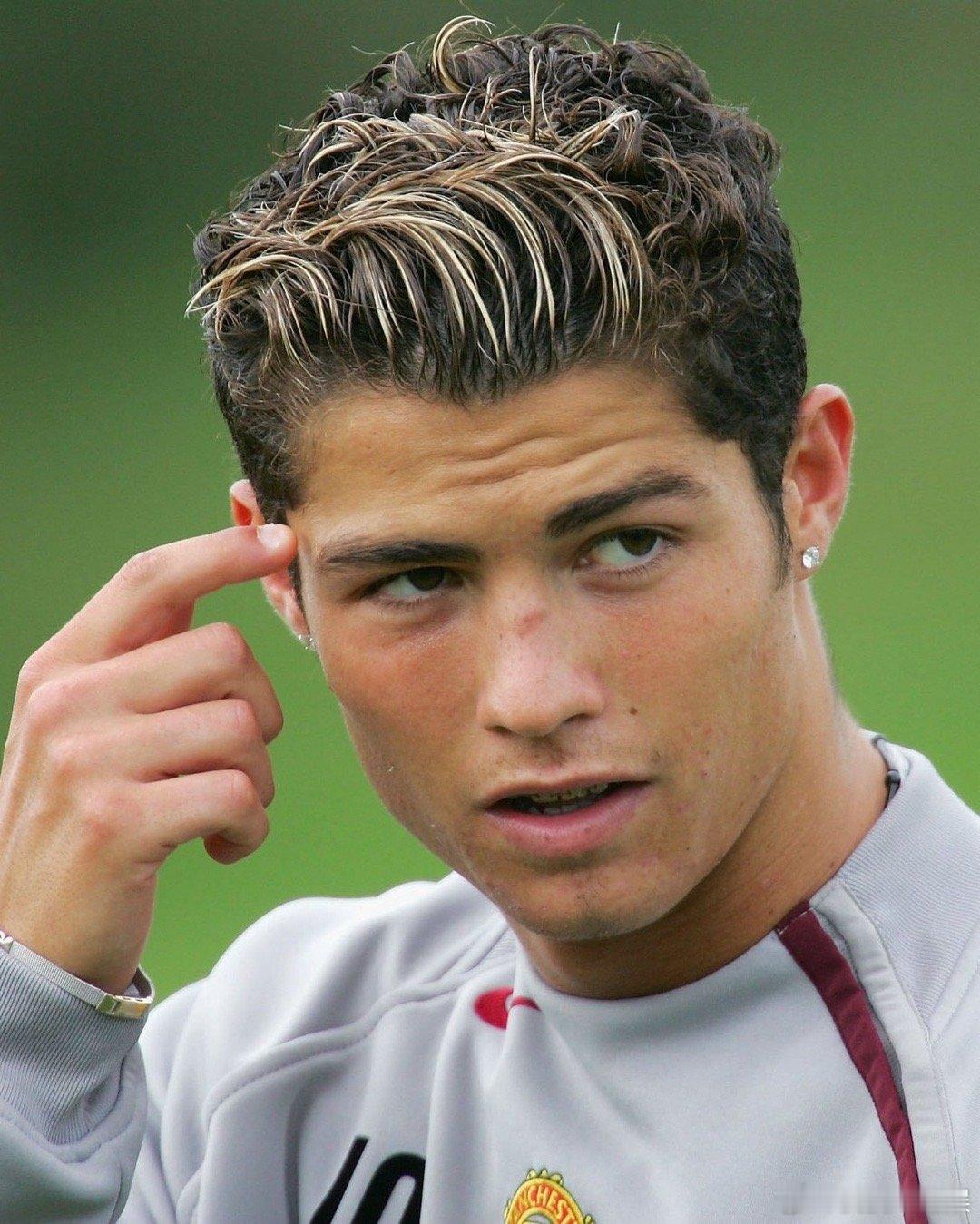 #C罗第6次征战欧洲杯#没想到这次C罗也来比赛了，这也太让我惊喜了，他的实力我们