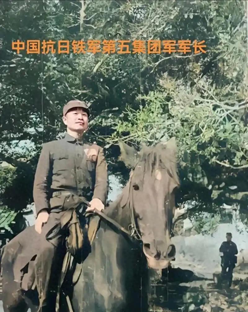 2015年抗日名将杜聿明魂归家乡，女儿杜致廉罕见出现在墓前，珍贵留影引人关注！