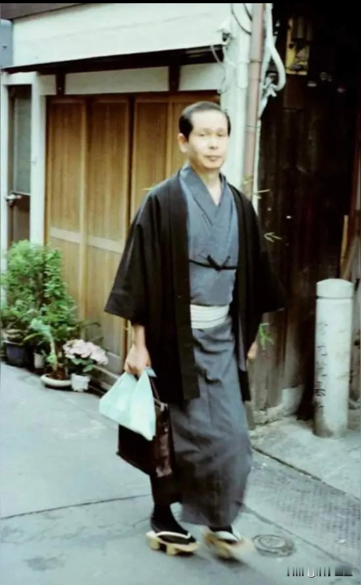 罗斯福称日本为“有史以来最卑鄙、最无耻的民族”。
丘吉尔批评日本“背信弃义，态度