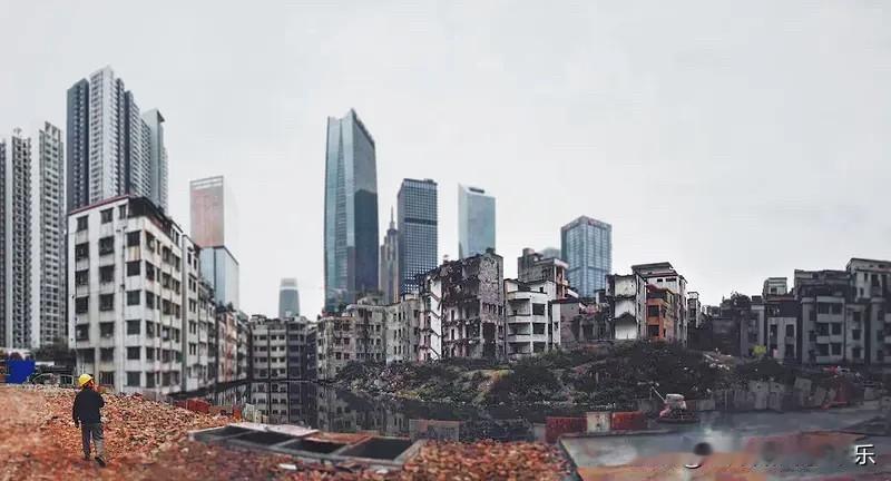 近期，官媒释放了一个重磅信号。

十五五期间，我国城市更新至少可以完成投资15万