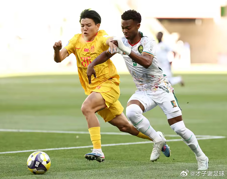 本场比赛，中国队派出了541的阵型，意在用5后卫抵御喀麦隆的猛攻。但上半场仅3分