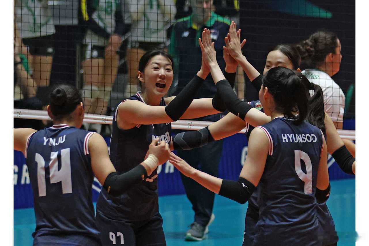 国际排坛动态韩国女排2026女排亚洲杯半决赛：韩国队3-0（25-20/25-1