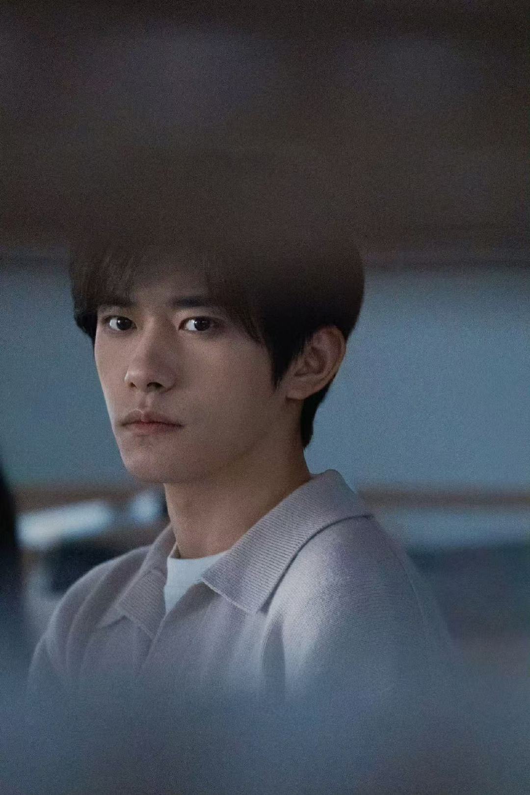 易烊千玺先历窑火后见玲珑易烊千玺等瓷孔被春光晒透 千玺探索玲珑瓷～慢下来，等时间