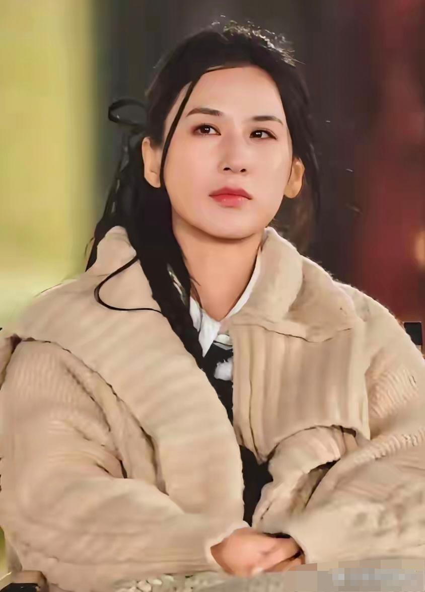 有句话我一直憋在心里不敢说。我觉得黄圣依得抑郁症那几乎是板上钉钉的事儿。这可不是