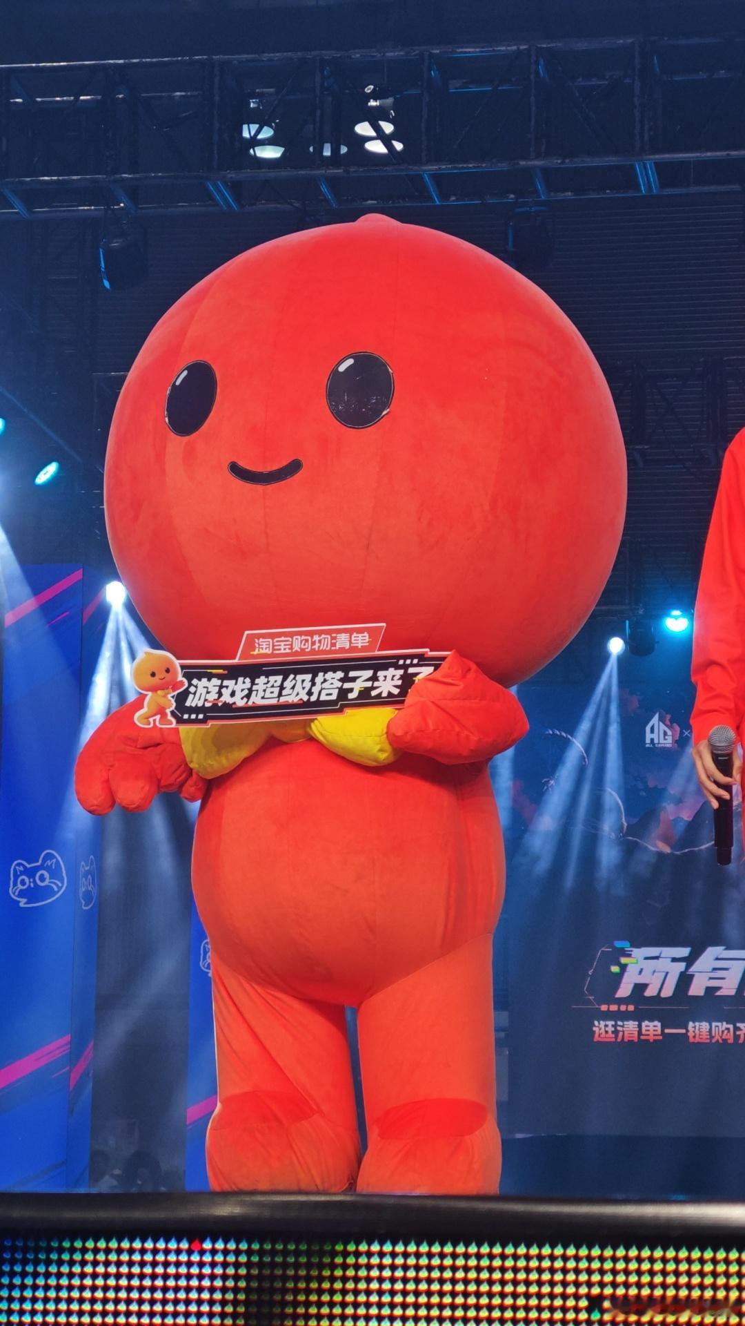 逛过无数漫展，重庆OiOi PARTY体验感直接封神，电竞比赛加淘宝打卡活动双重