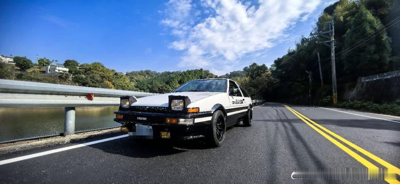 台湾老车 TOYOTA AE86 