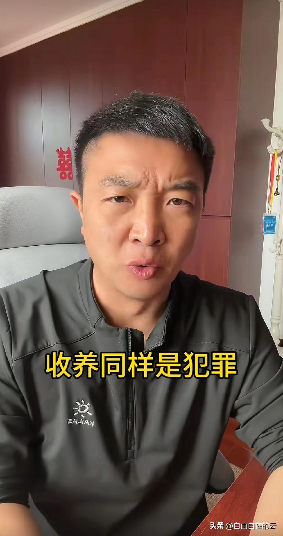 怎么回事，大反转啊，李鑫和养家哥哥把所有视频全给清空了，李鑫也不再直播了。
李林