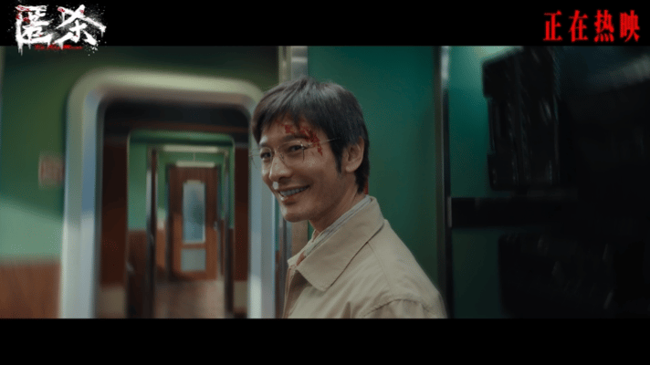 黄晓明人生镜头又多了一个疯批笑 人前正气领袖人后恶鬼，黄晓明这抹疯批笑封神，极致