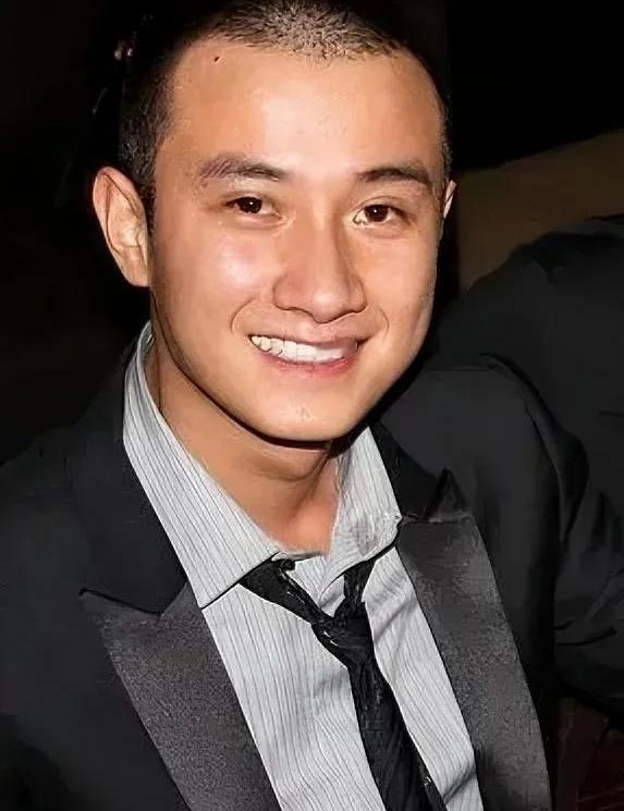 真够腻的，为啥就不能让人家安心点，给人家硬贴标签，不烦吗？提起文章，不是那事就是