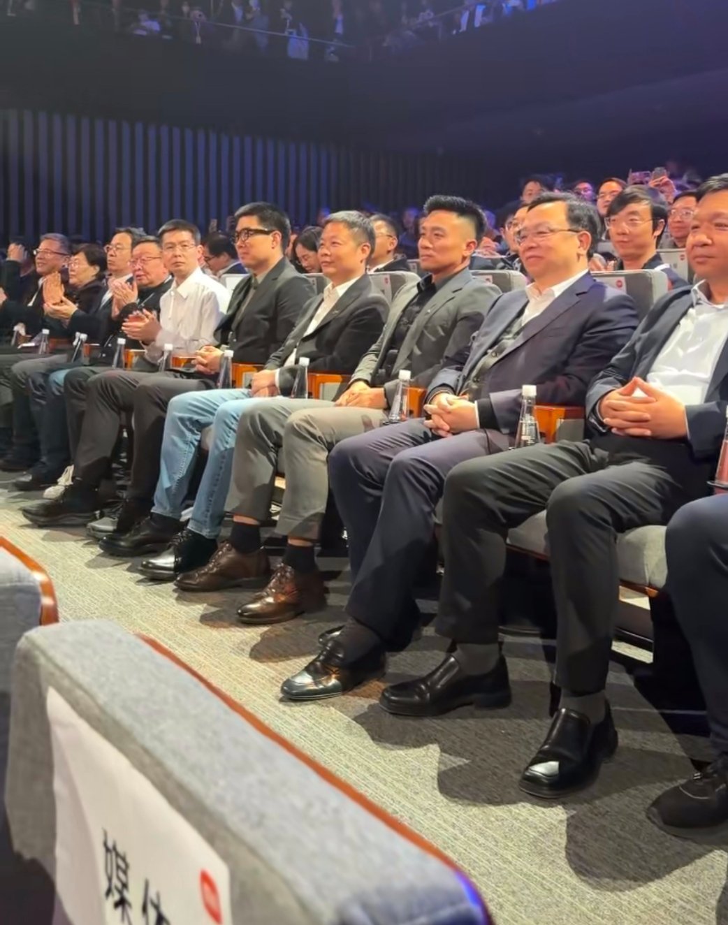 小米新一代SU7今日发布小米今天这发布会，王传福、李想 、何小鹏等众多车企大佬都