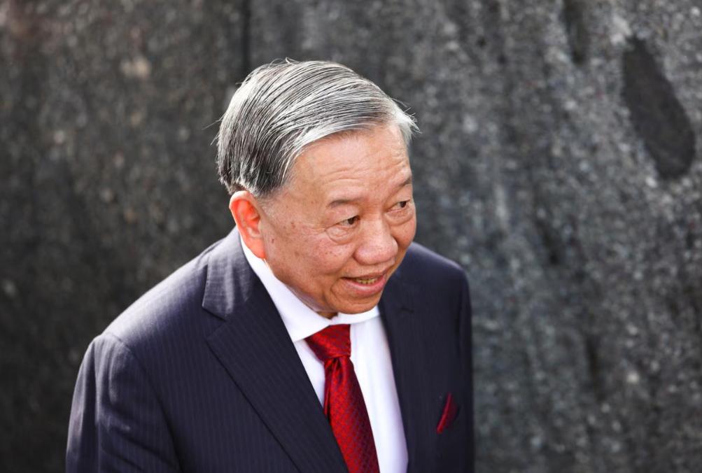 越南这次真的被逼急了！
 
总理直接下死命令，国内近700家国企，8月31号之前
